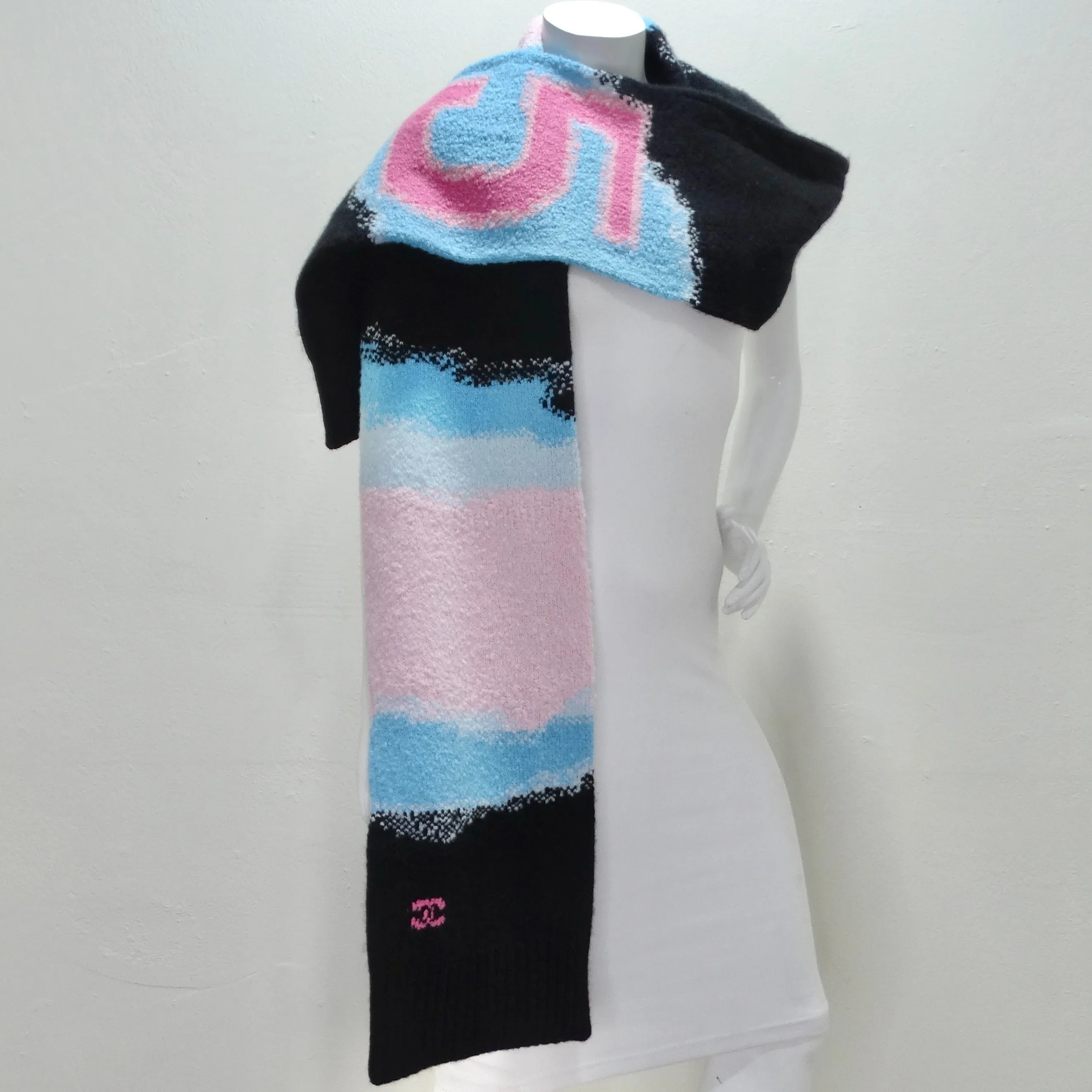 Chanel SS 2023 No 5 Cashmere Knit Scarf