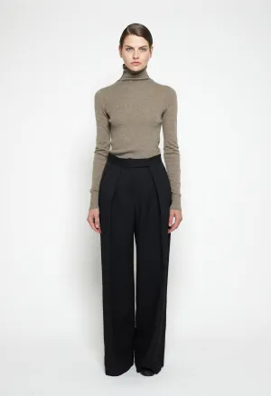 WARA - 16gg Cashmere Turtleneck Sweater in Taupe and Black